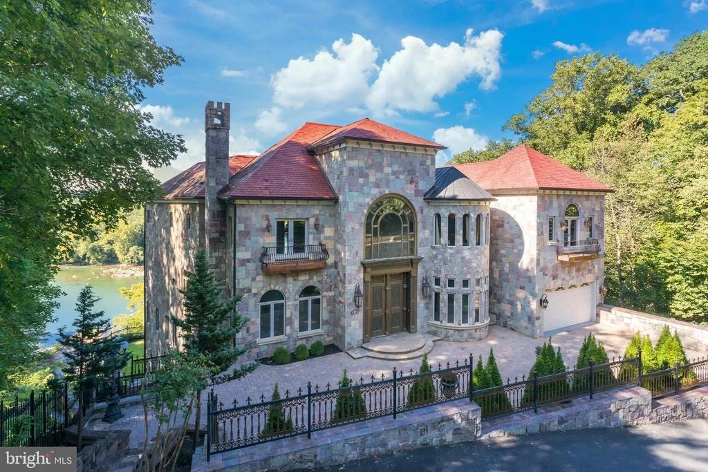 Photo of 612 RIVERCREST DRIVE