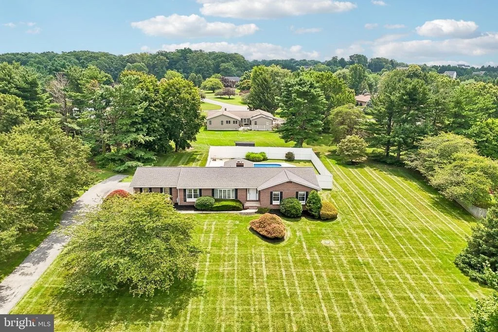 Photo of 2215 CHEROKEE DRIVE