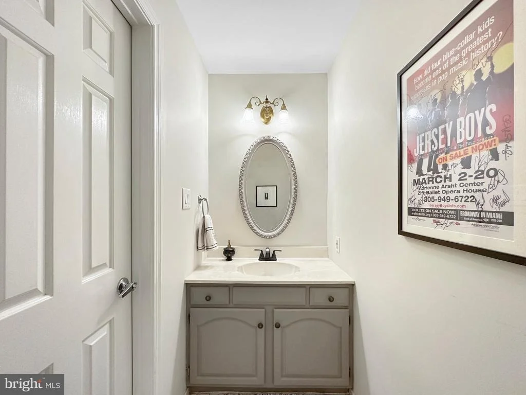 Photo of 325 SOAPSTONE LANE