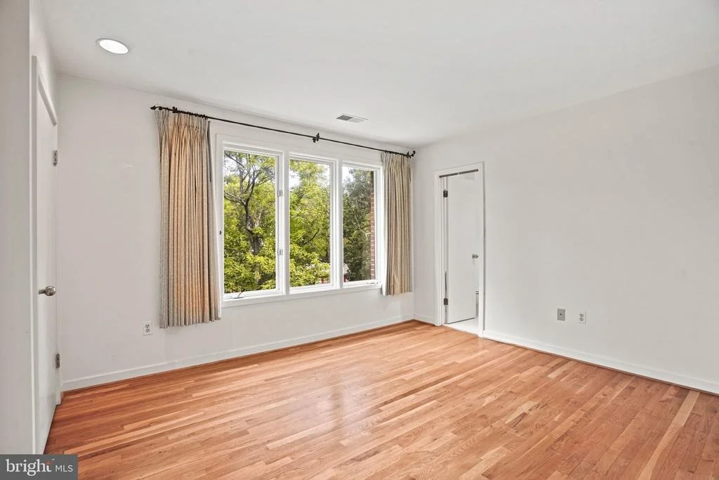 Photo of 10320 GLEN ROAD