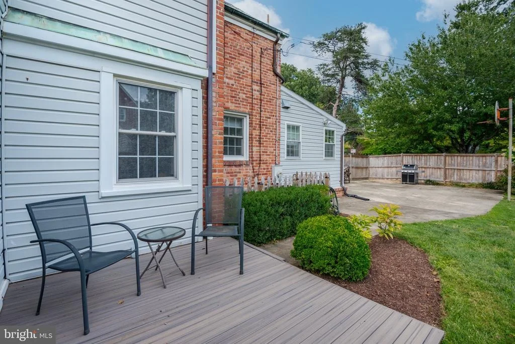 Photo of 104 WILLIAMSBURG DRIVE