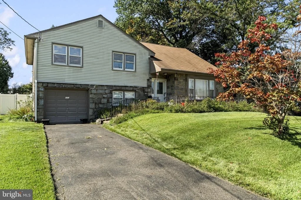 Photo of 440 WILLOW DRIVE