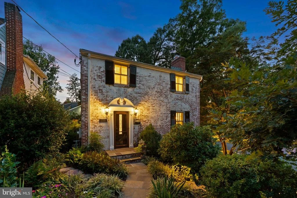 Photo of 710 WOODSIDE PARKWAY