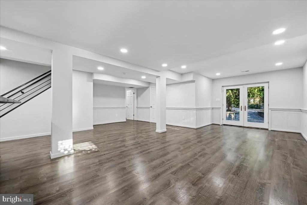 Photo of 6 CRESTVIEW COURT