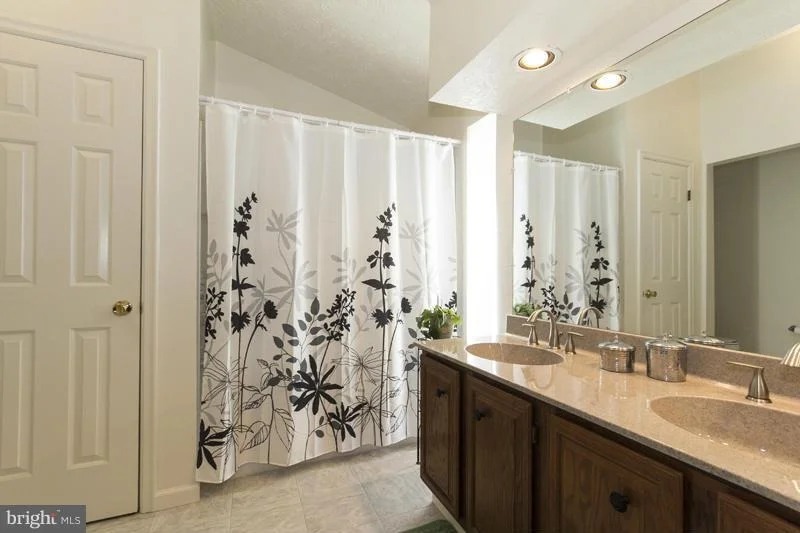 Photo of 10941 HILLTOP LANE