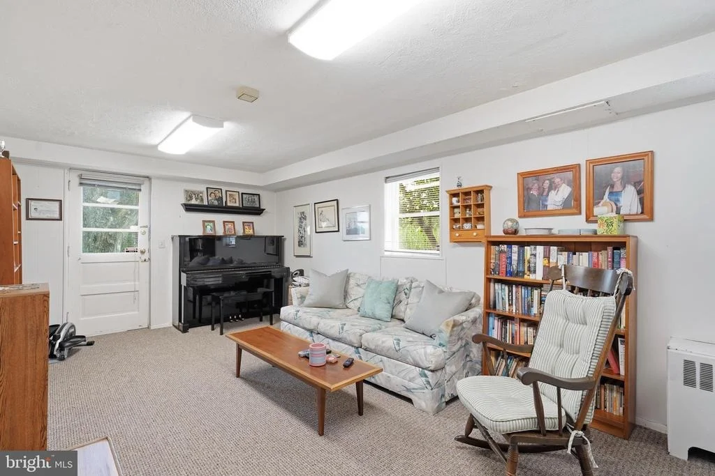 Photo of 2303 FARRINGDON ROAD