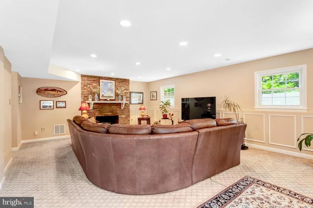 Photo of 4401 DOLPHIN LANE