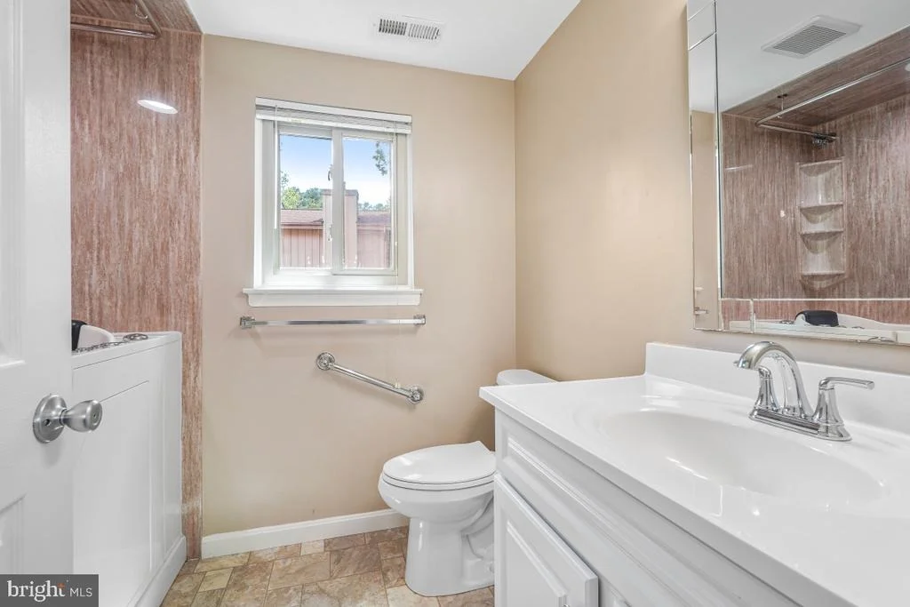 Photo of 19005 HARKNESS LANE