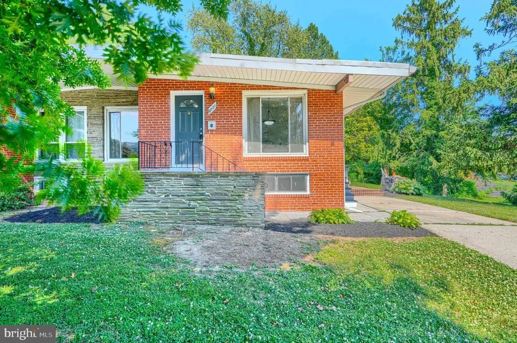 Photo of 6821 BARNETT ROAD
