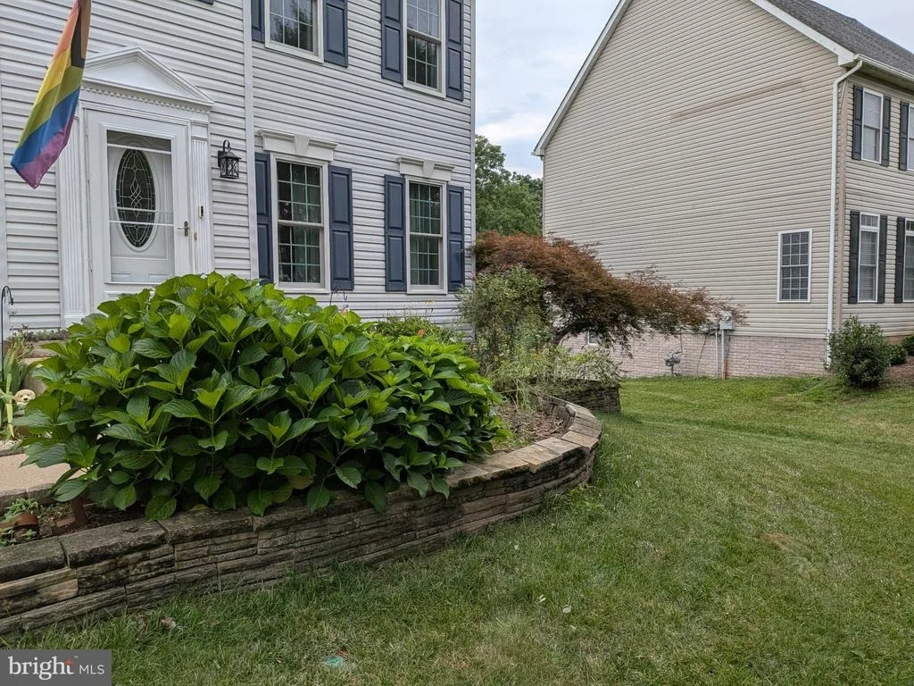 Photo of 823 WOODCREST LOOP