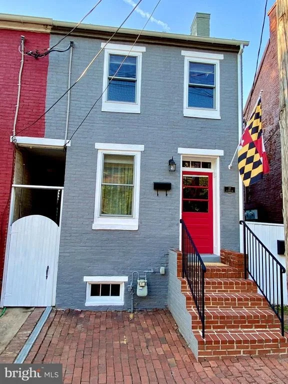 Photo of 37 E 5TH STREET