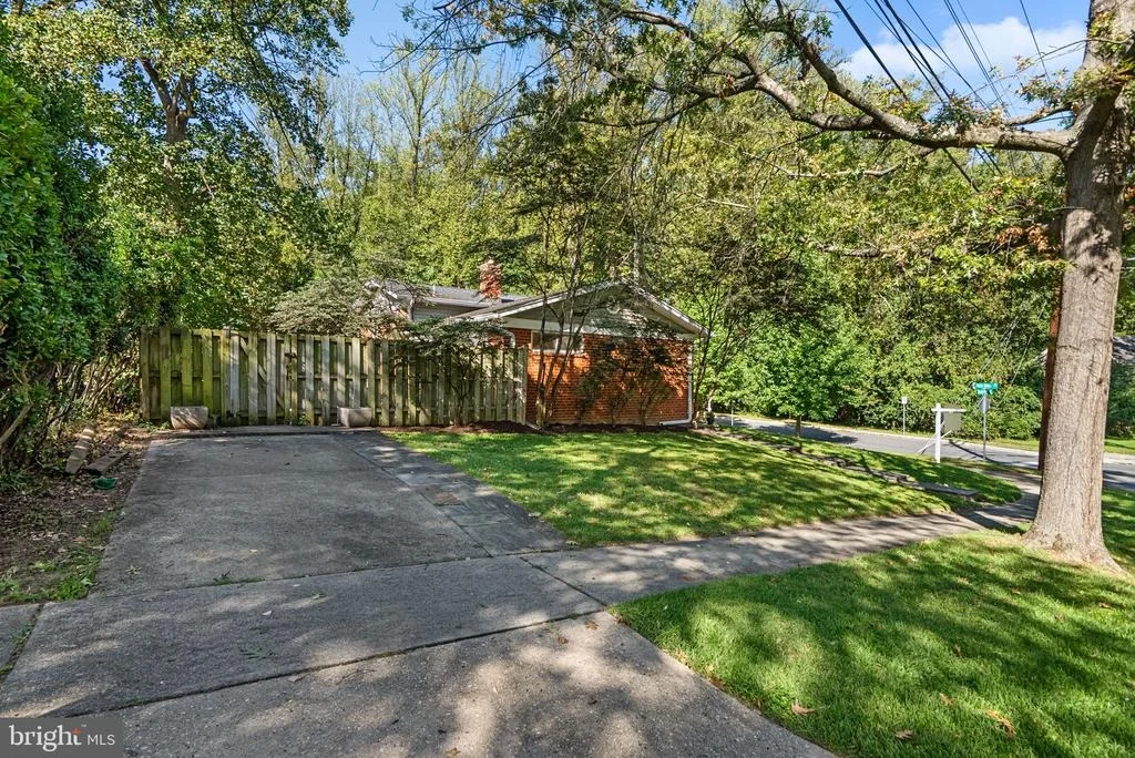 Photo of 8810 SPRING VALLEY ROAD