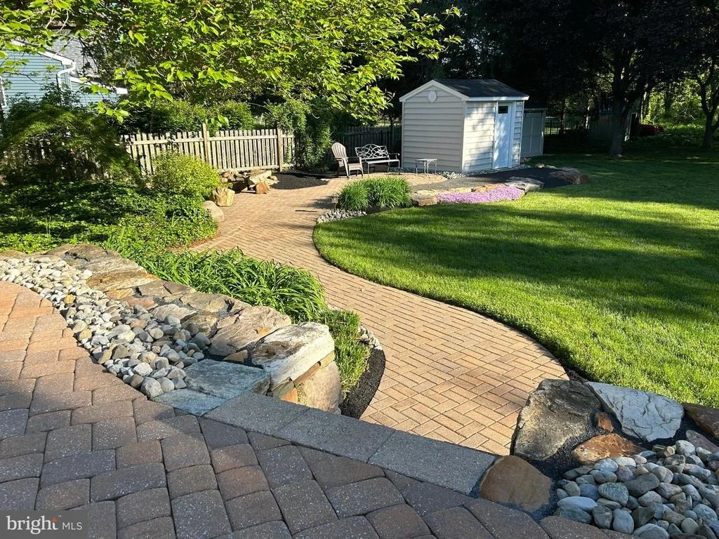 Photo of 902 N ISLAND ROAD