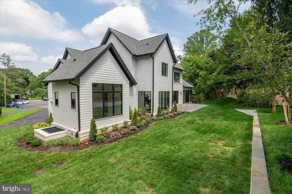 Photo of 1104 SHARON COURT