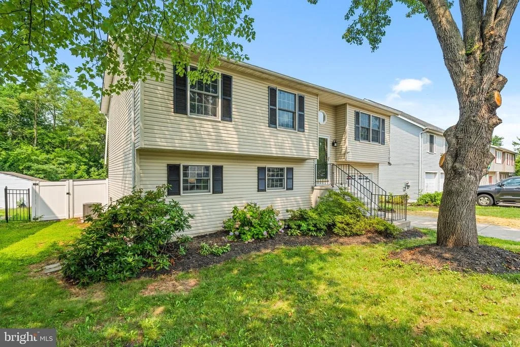 Photo of 1015 CHERYLS COURT