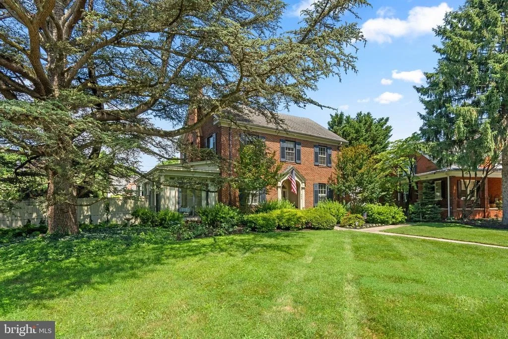 Photo of 305 COLLEGE PLACE