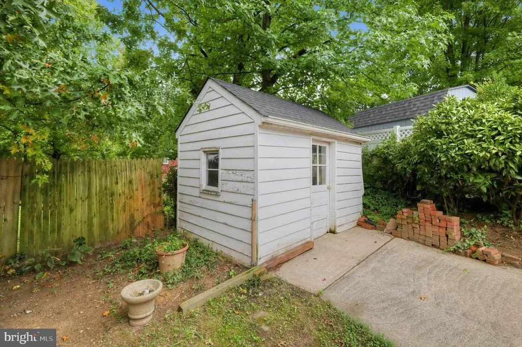 Photo of 2400 EUGENE STREET