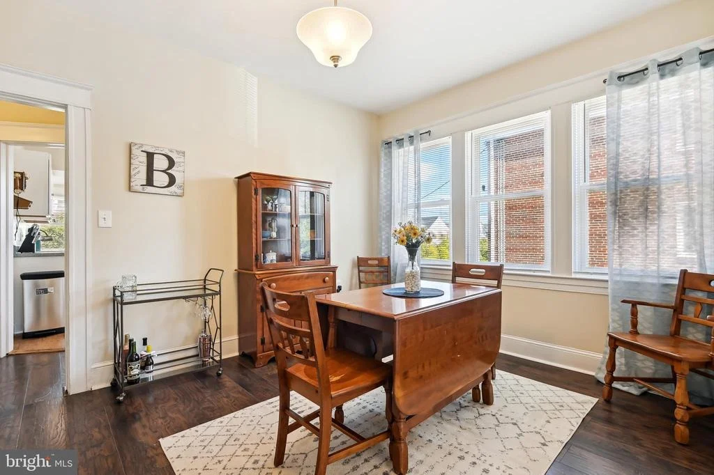 Photo of 607 ALDERSHOT ROAD