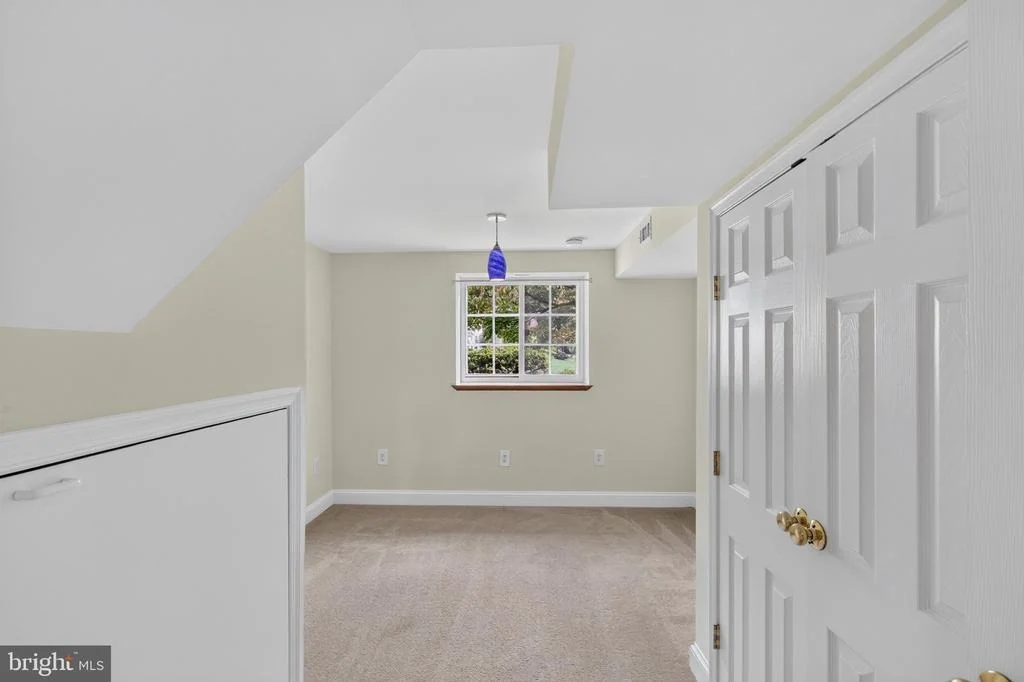 Photo of 5624 QUEENSBERRY AVENUE