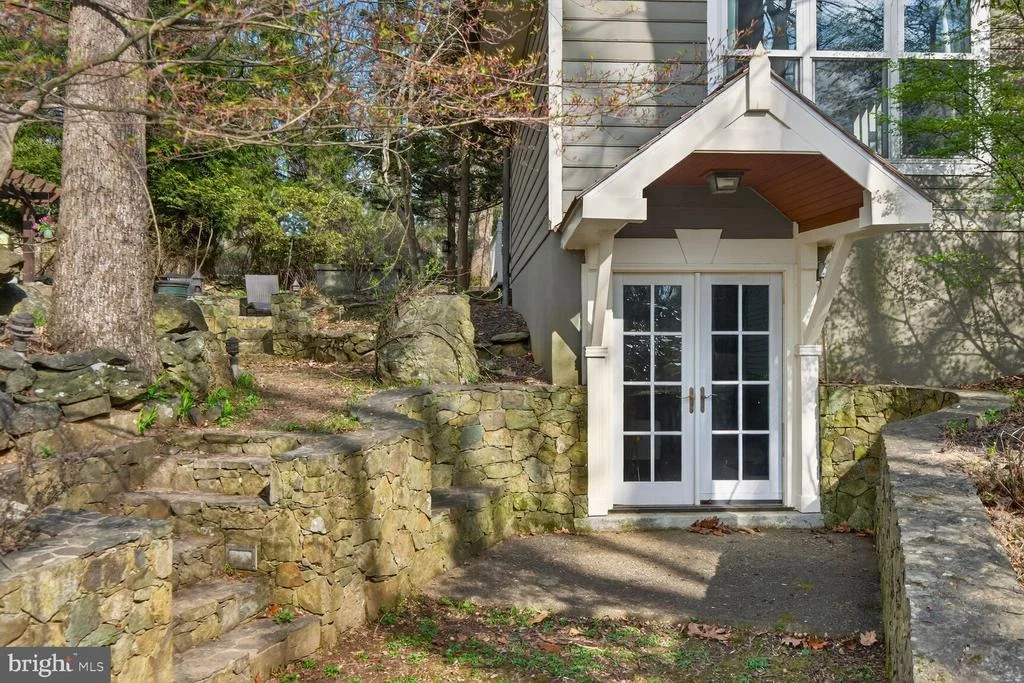 Photo of 17641 RAVEN ROCKS ROAD