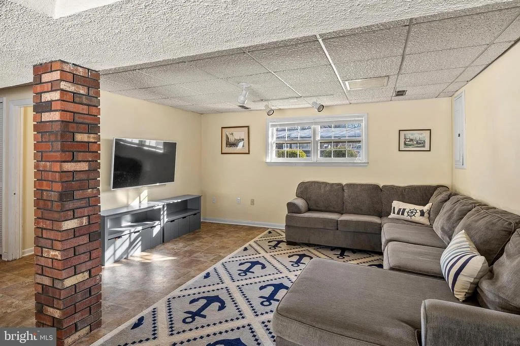 Photo of 982 HIGHPOINT DRIVE