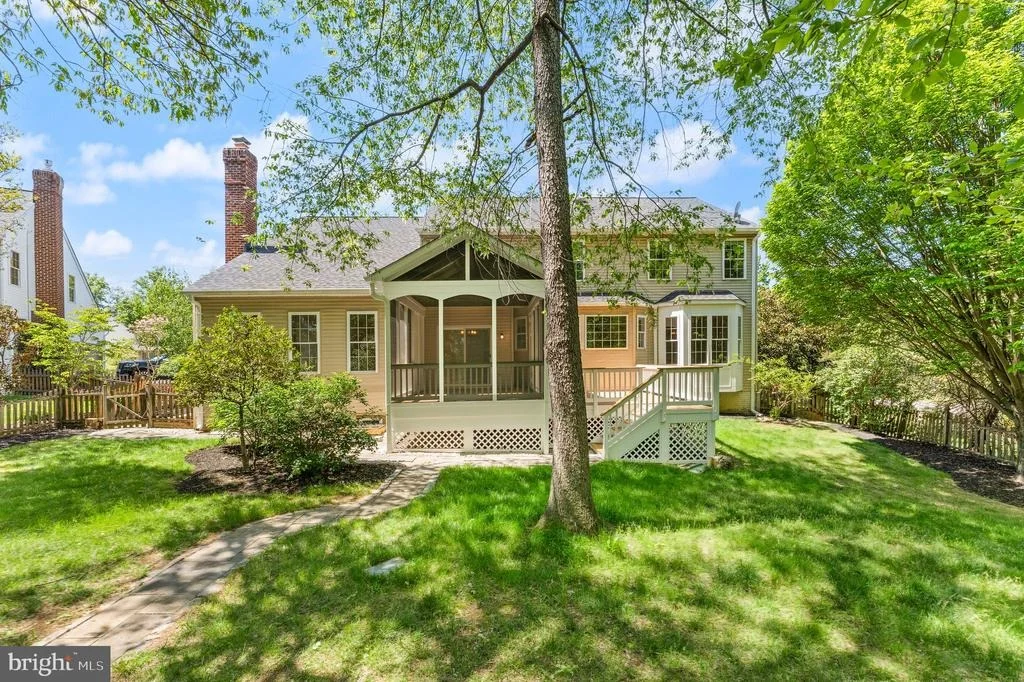Photo of 817 KENNETH PLACE SE