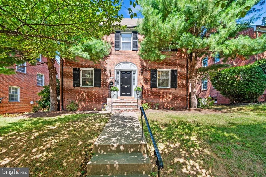 Photo of 1667 PRIMROSE ROAD NW