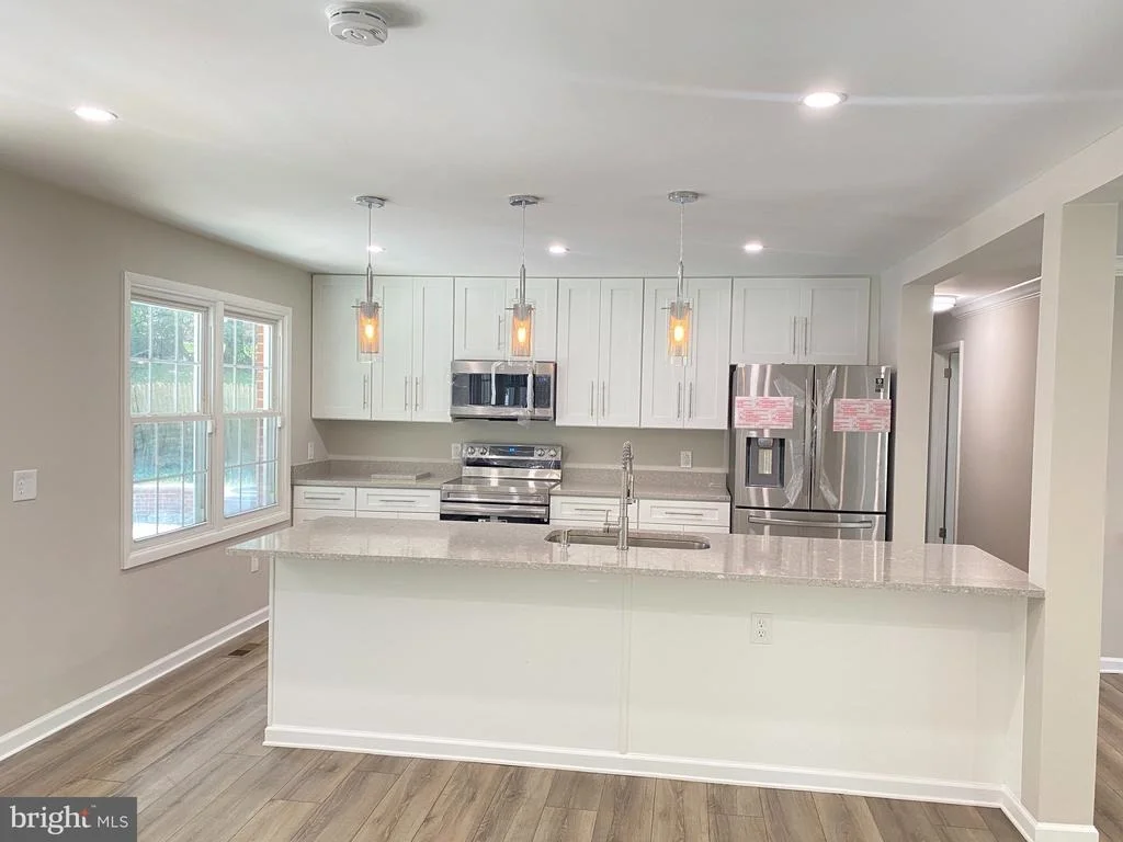 Photo of 6002 MIDDLETON LANE
