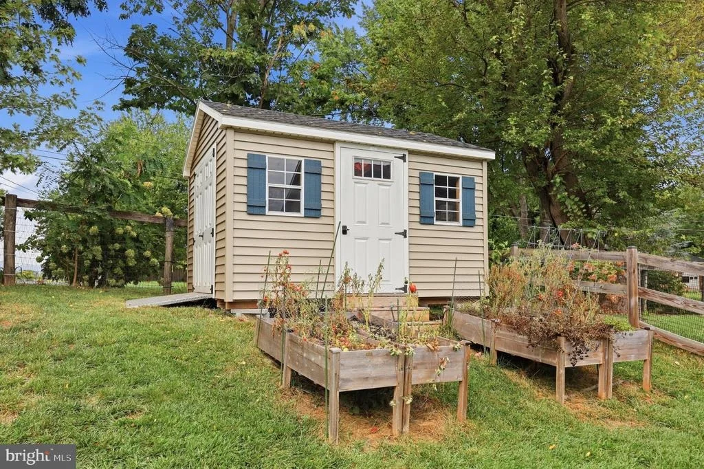 Photo of 1124 FUTURITY STREET