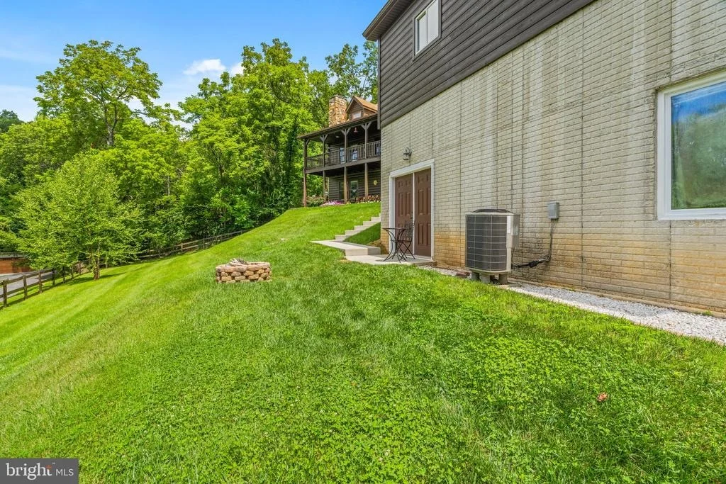 Photo of 9124 HAWBOTTOM ROAD