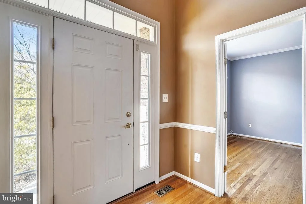 Photo of 2240 W GREENLEAF DRIVE