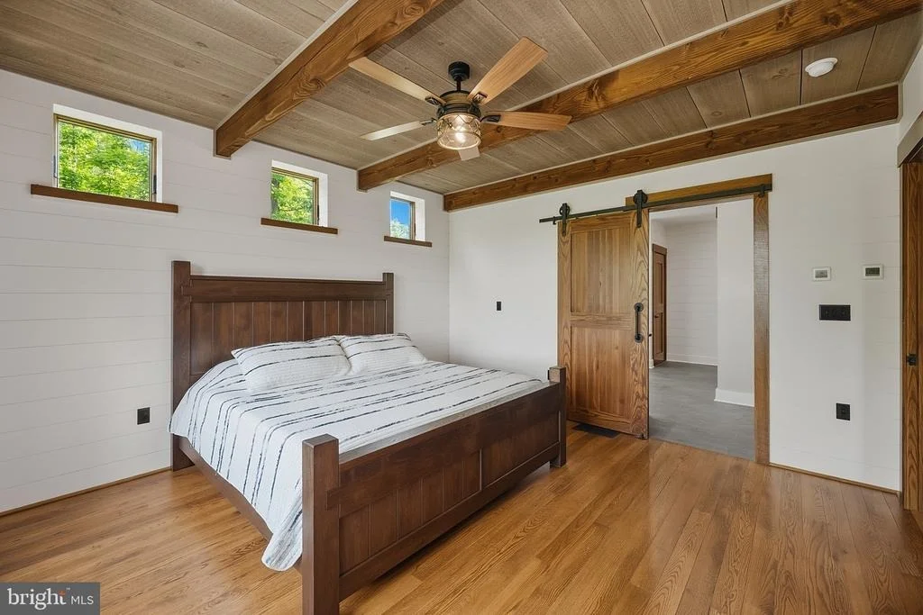 Photo of 415 NAZELROD ROAD