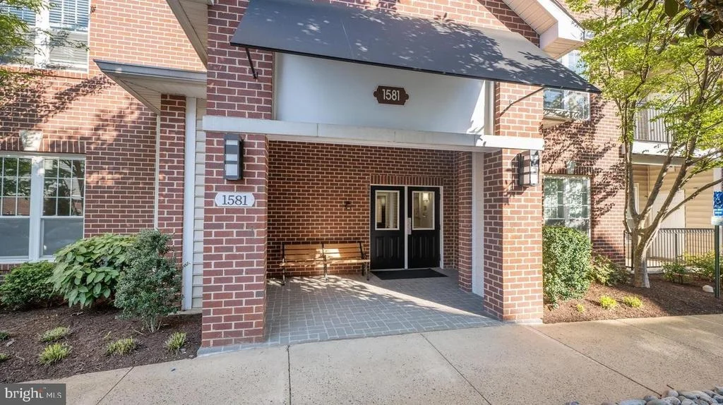 Photo of Unit 5207 at 1581 SPRING GATE DRIVE