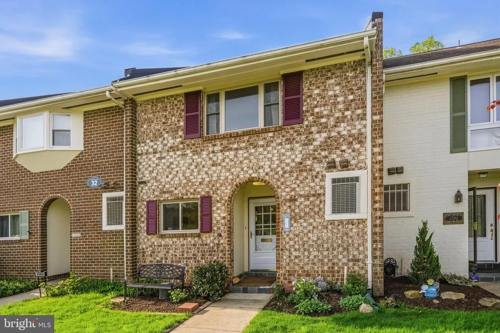 Photo of Unit 32F at 3590 GLENEAGLES DRIVE