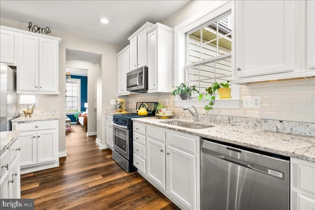 Photo of 1010 SAXTON DRIVE