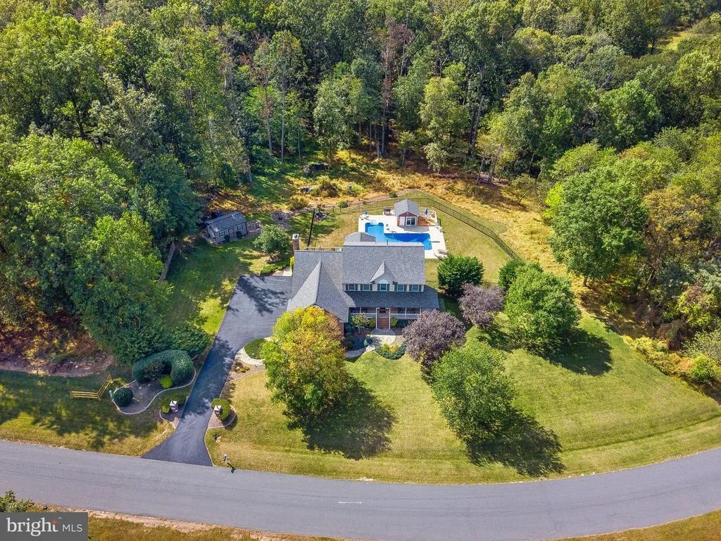 Photo of 8910 PRIMULA DRIVE