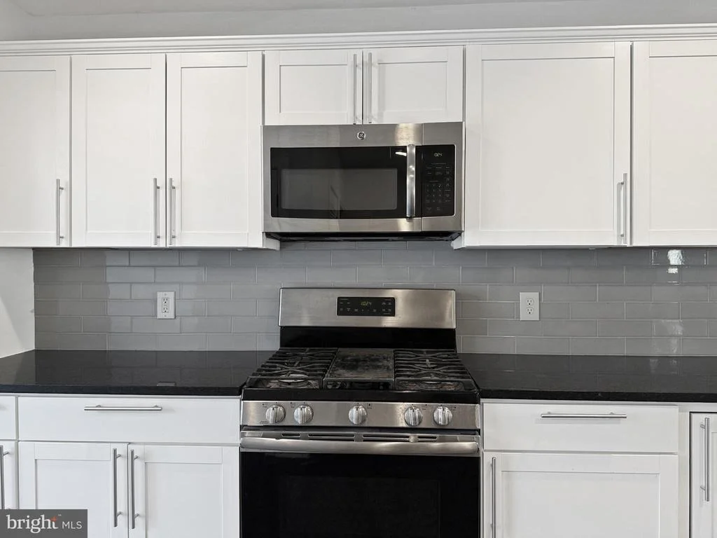 Photo of 1204 PARRISH DRIVE