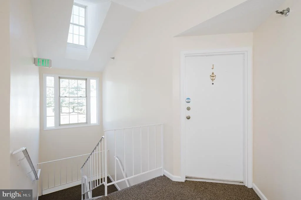 Photo of Unit 207J at 207 OAK LEAF CIRCLE