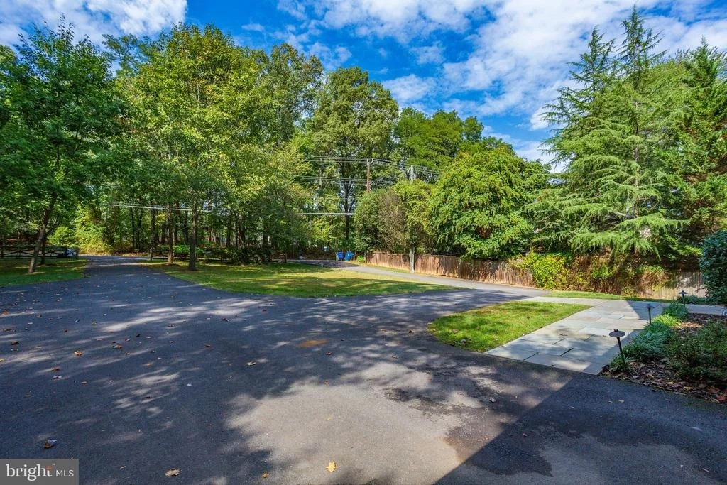 Photo of 1823 KIRBY ROAD