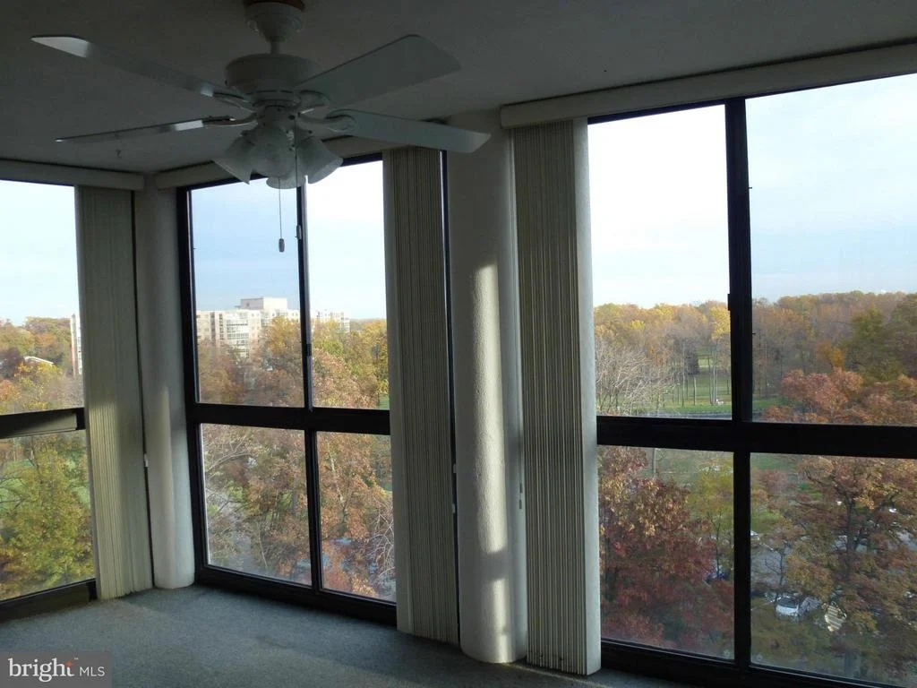 Photo of Unit 3923 at 15115 INTERLACHEN DRIVE