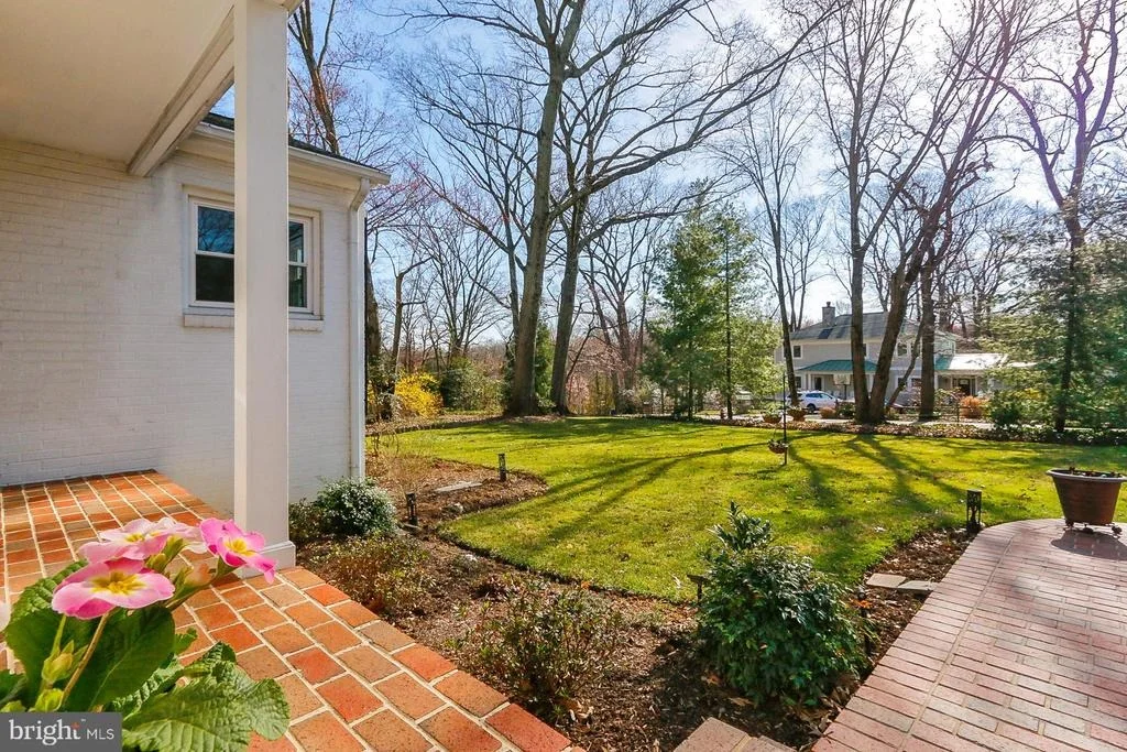 Photo of 4221 SAINT JEROME DRIVE