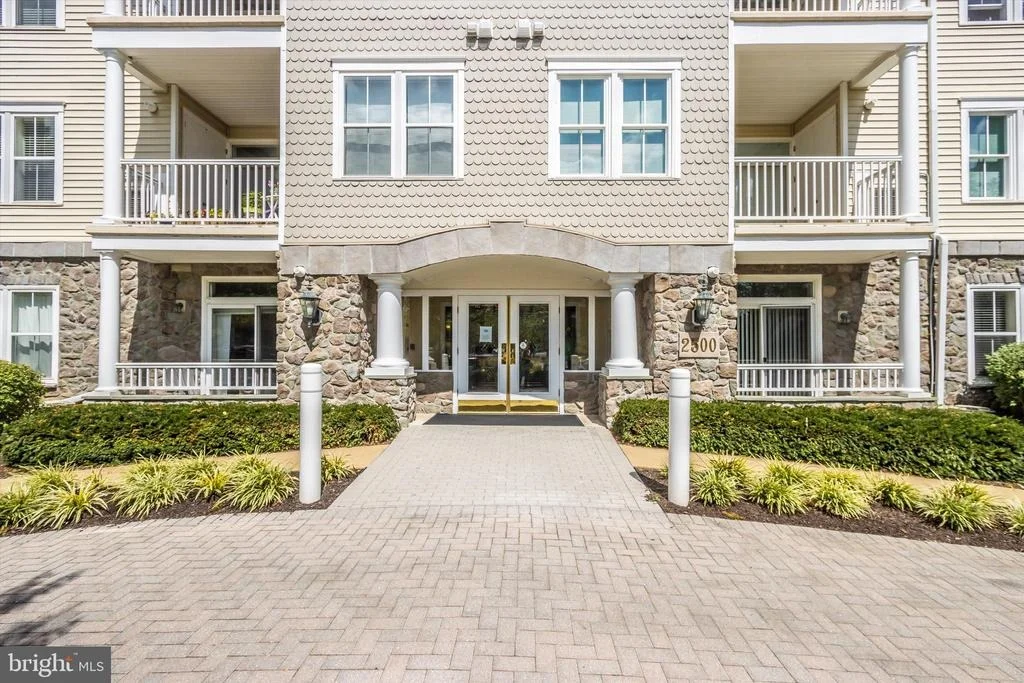 Photo of Unit 415 at 2500 WATERSIDE DRIVE