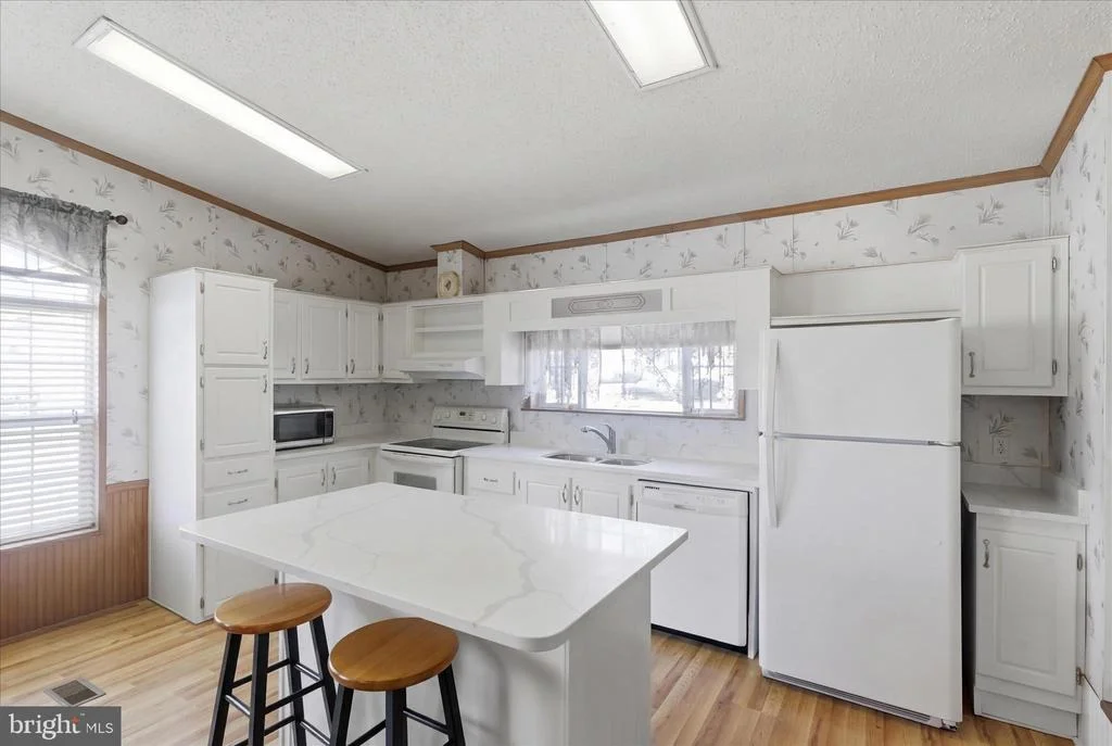 Photo of 11125 LAKESIDE DRIVE
