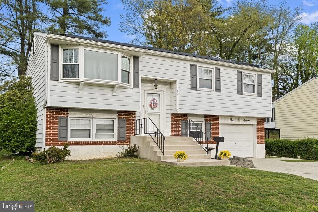 Photo of 111 E HEMMINGS WAY