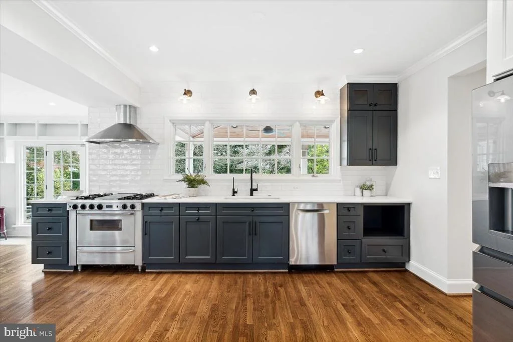 Photo of 900 ROSEMONT AVENUE