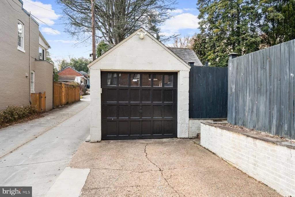 Photo of 1698 32ND STREET NW
