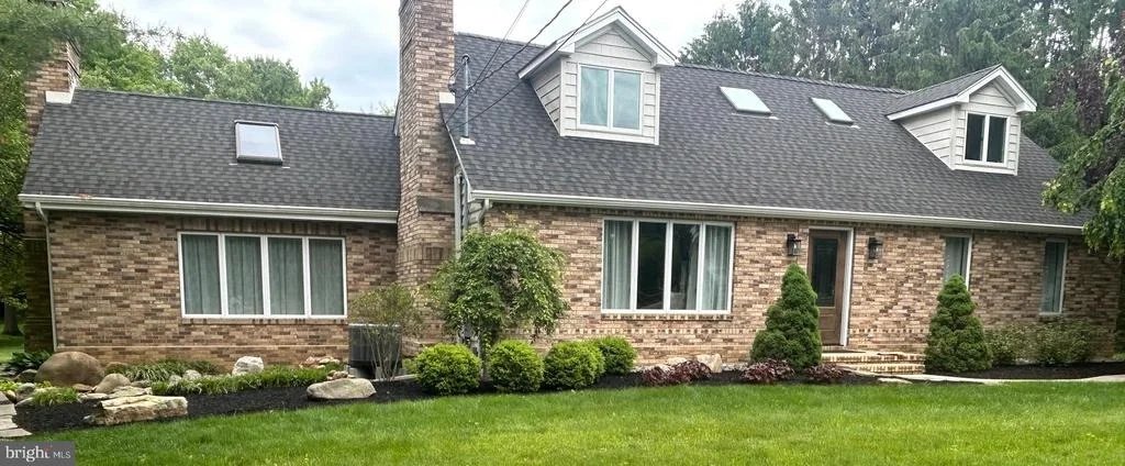 Photo of 902 N ISLAND ROAD