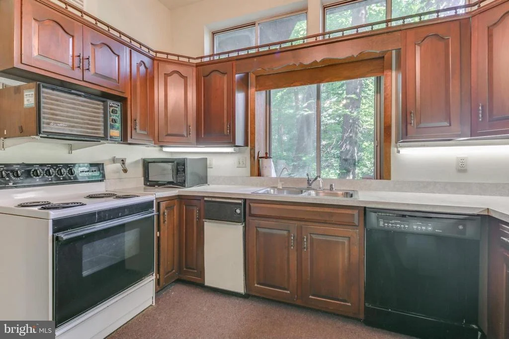 Photo of 4852 TEN OAKS ROAD