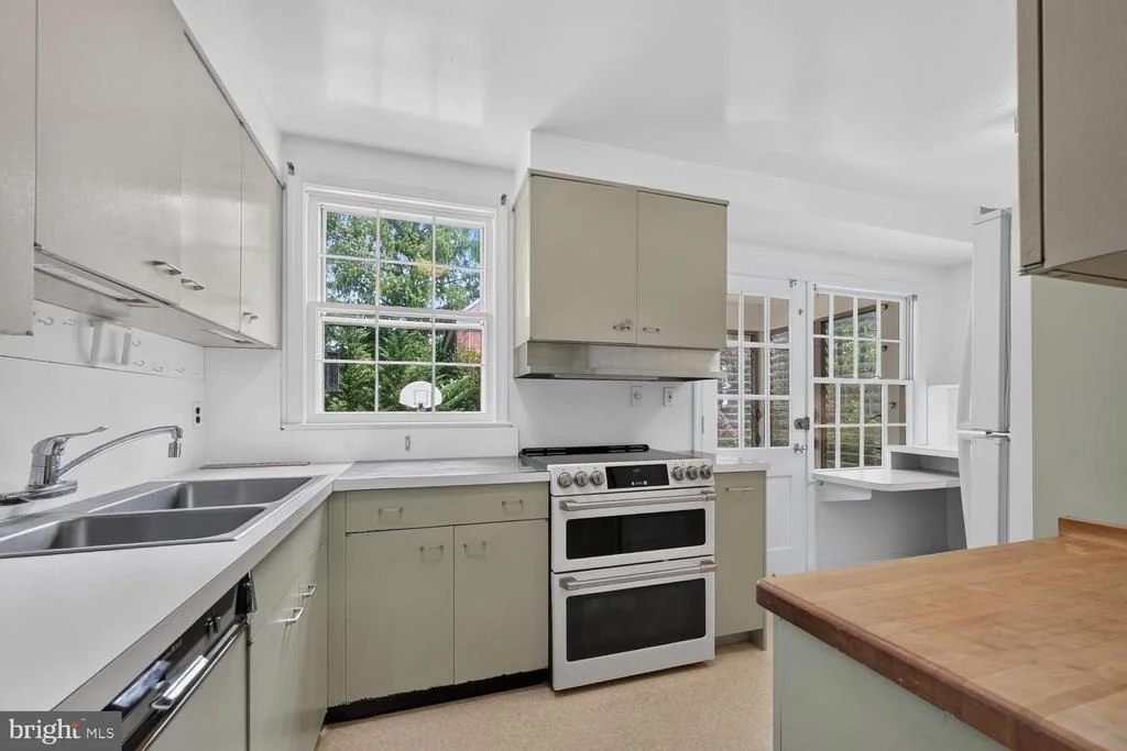 Photo of 4747 UPTON STREET NW