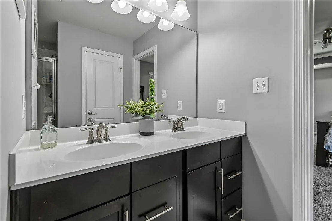 Photo of 8124 MEADOWGATE CIRCLE